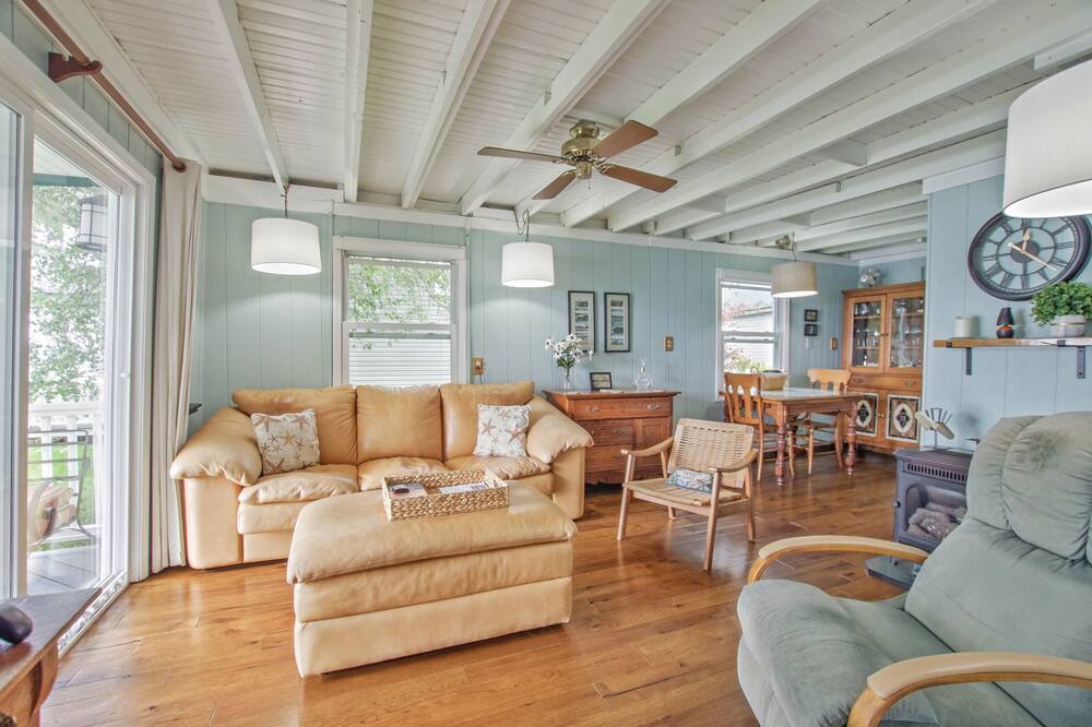 Photo of Bedroom in Jamestown