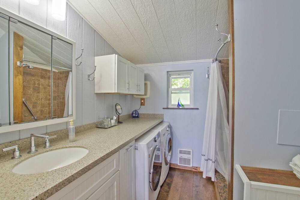 Photo of Bathroom in Jamestown