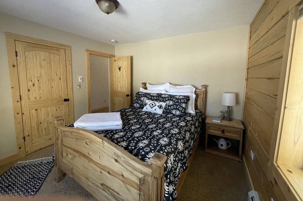 Photo of Bedroom in Warm Springs