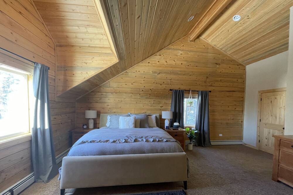 Photo of Bedroom in Warm Springs