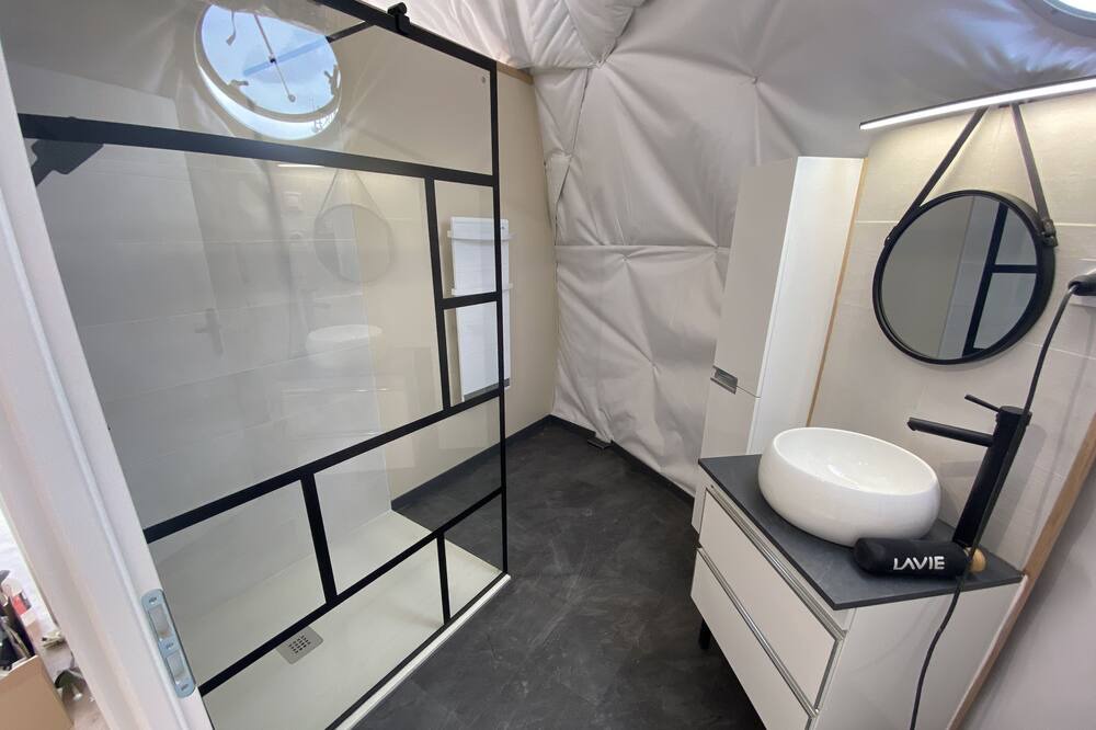 Photo of Bathroom in Durban-Corbieres
