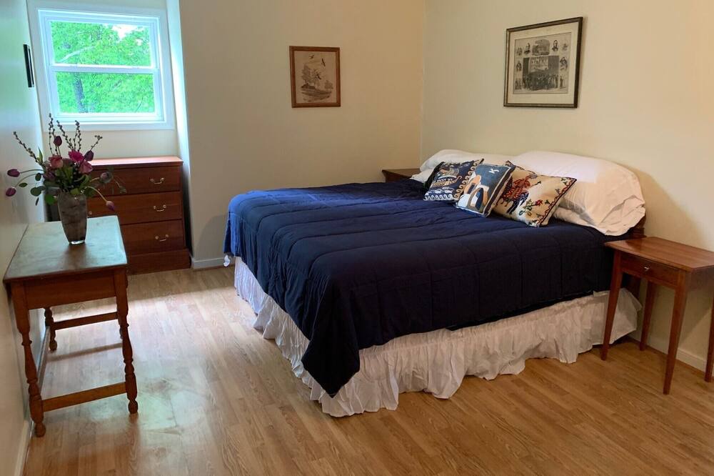 Photo of Bedroom in Cobham