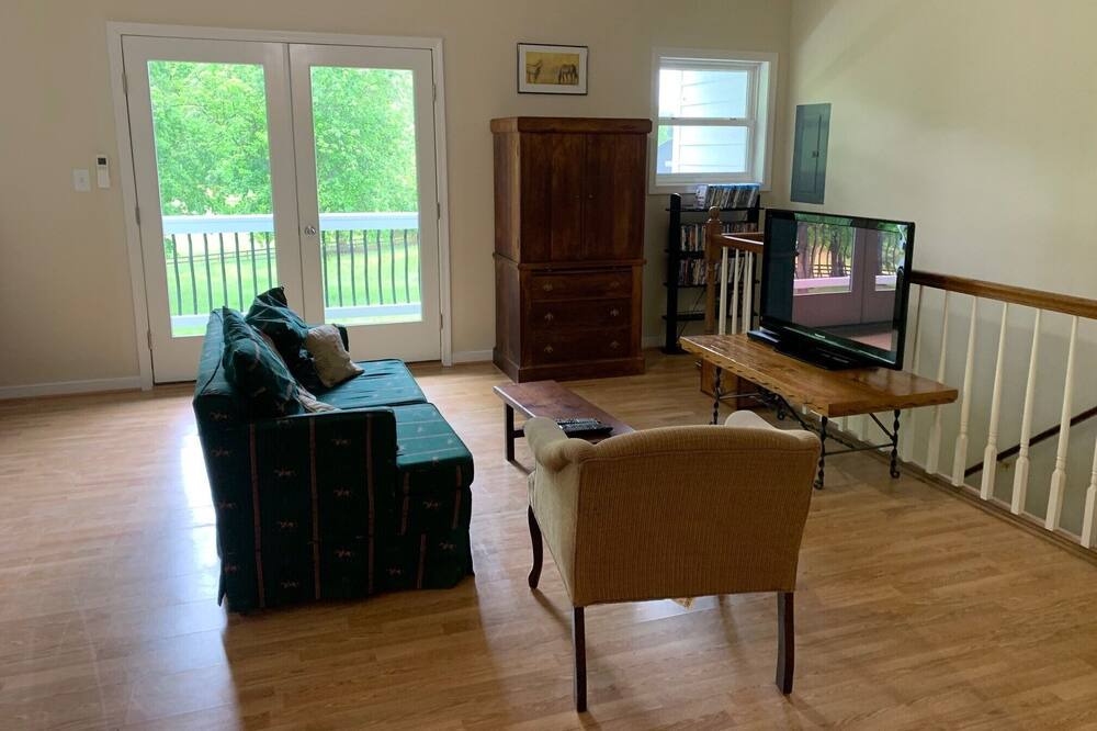 Photo of Livingroom in Cobham