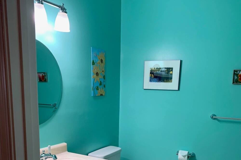Photo of Bathroom in Cobham