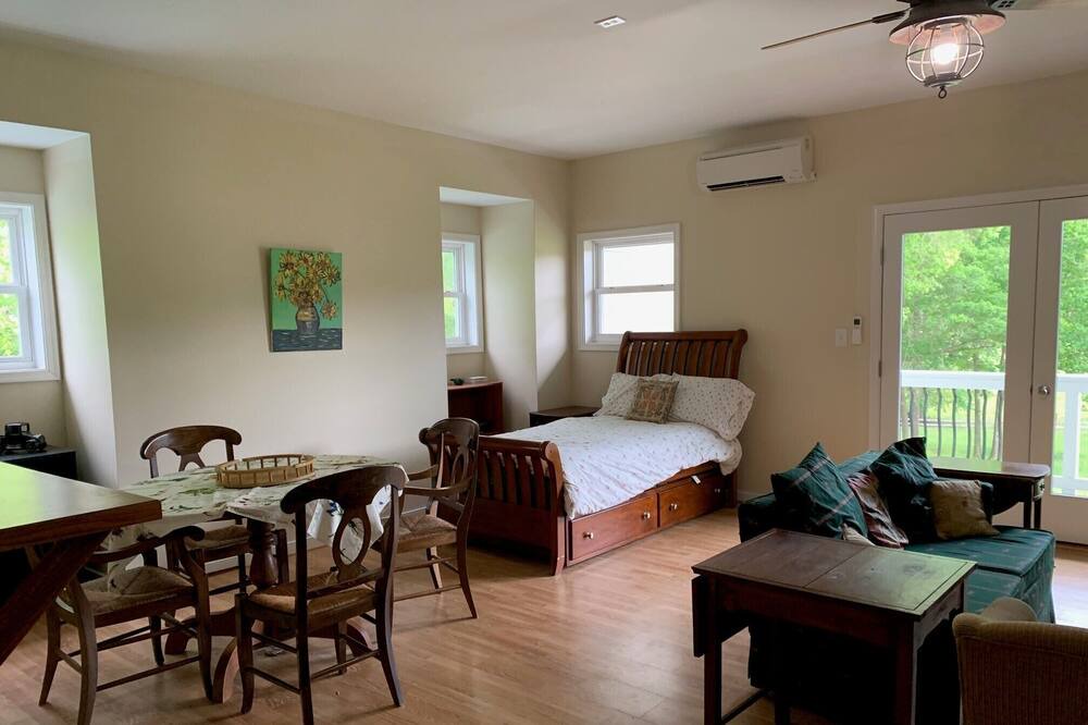 Photo of Bedroom in Cobham