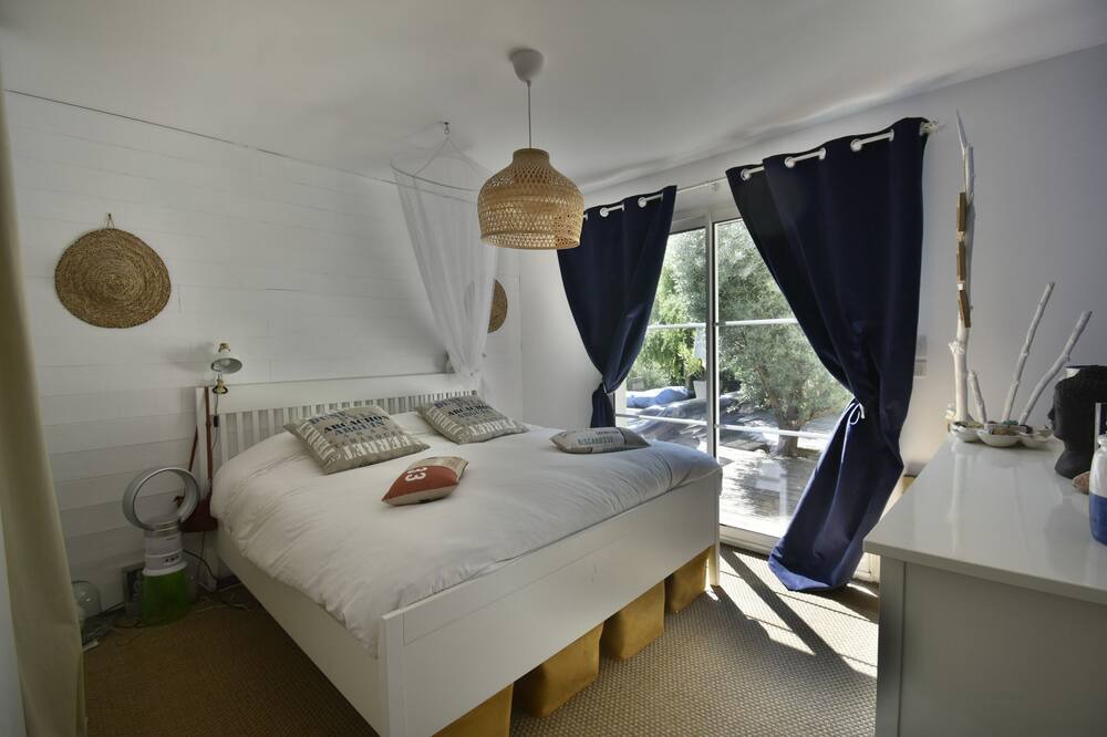 Photo of Bedroom in Lignan-de-Bordeaux