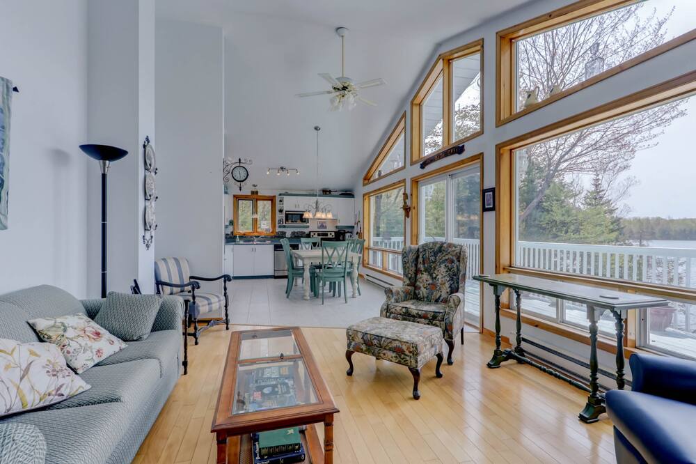 Photo of Livingroom in Lac-Louisa