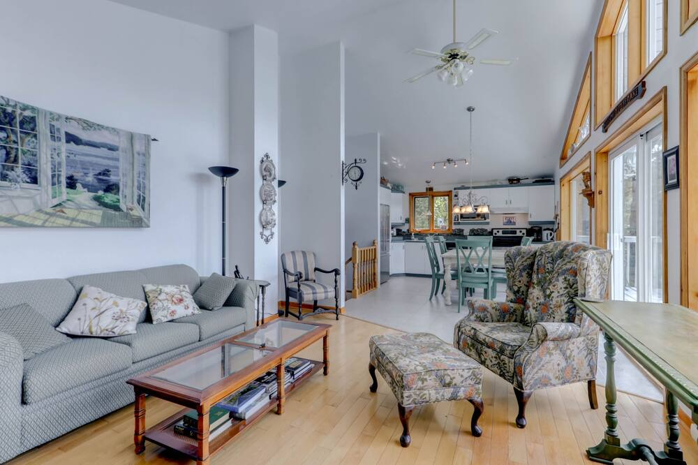 Photo of Livingroom in Lac-Louisa