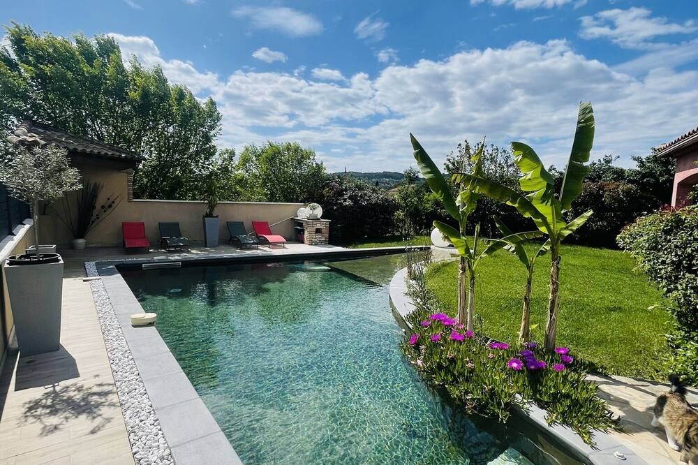 Photo of Outdoor in Saint-Julien-les-Rosiers