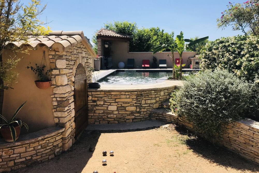 Photo of Outdoor in Saint-Julien-les-Rosiers
