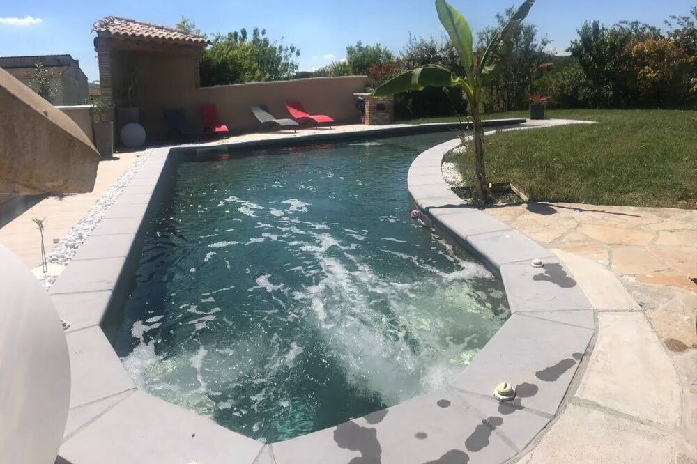 Photo of Outdoor in Saint-Julien-les-Rosiers