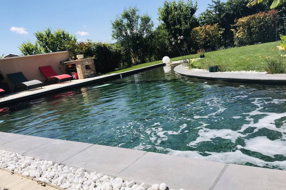 Photo of Outdoor in Saint-Julien-les-Rosiers