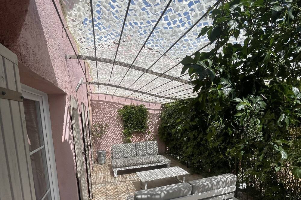 Photo of Outdoor in Saint-Julien-les-Rosiers