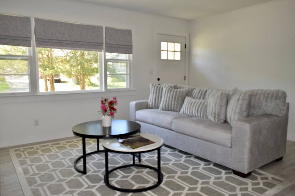 Photo of Livingroom in Hampton Bays