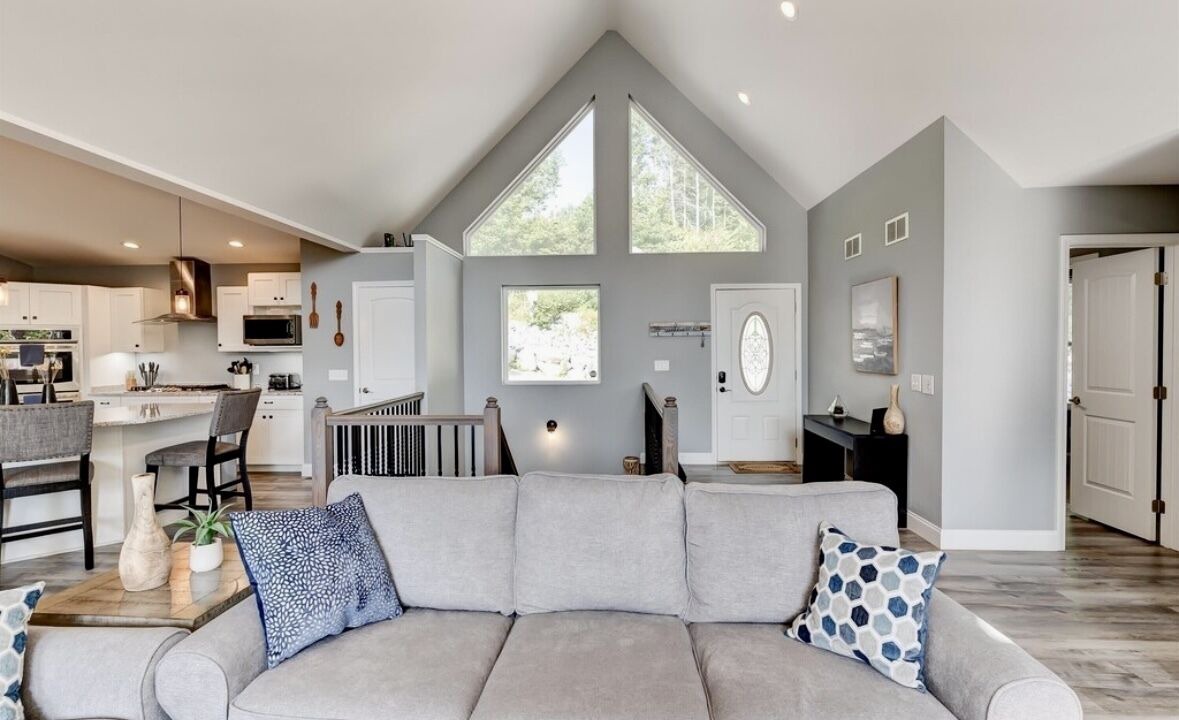 Photo of Livingroom in Lakeside Estates
