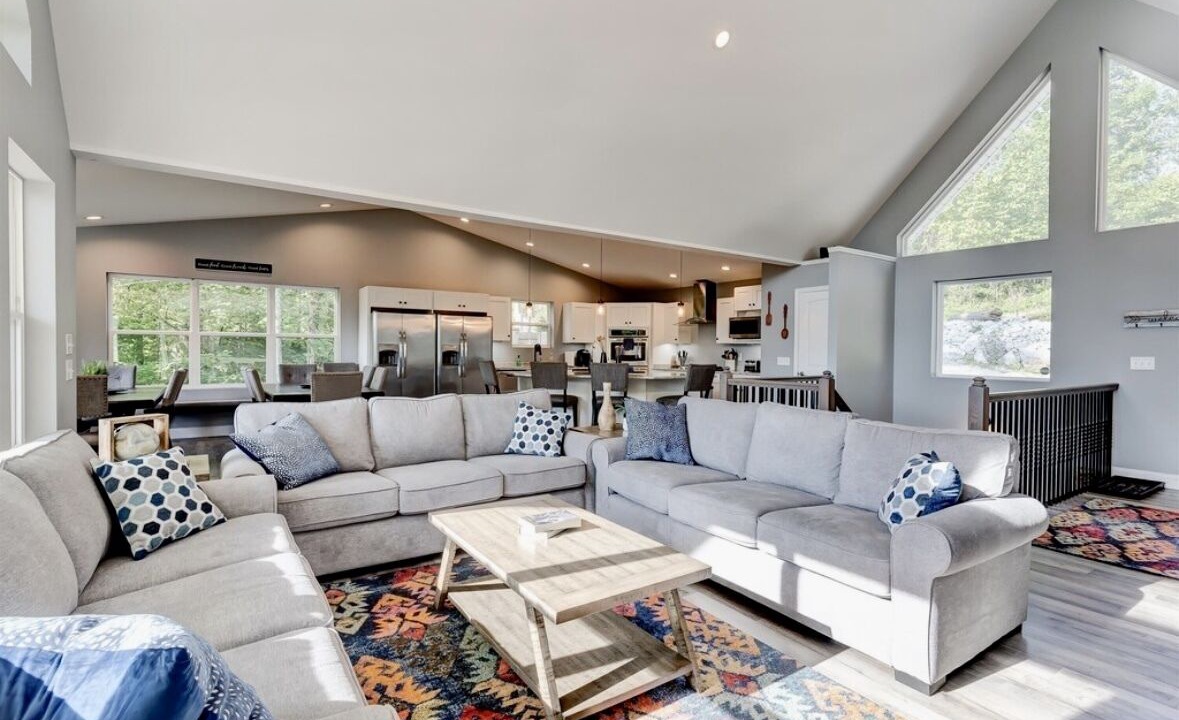 Photo of Livingroom in Lakeside Estates