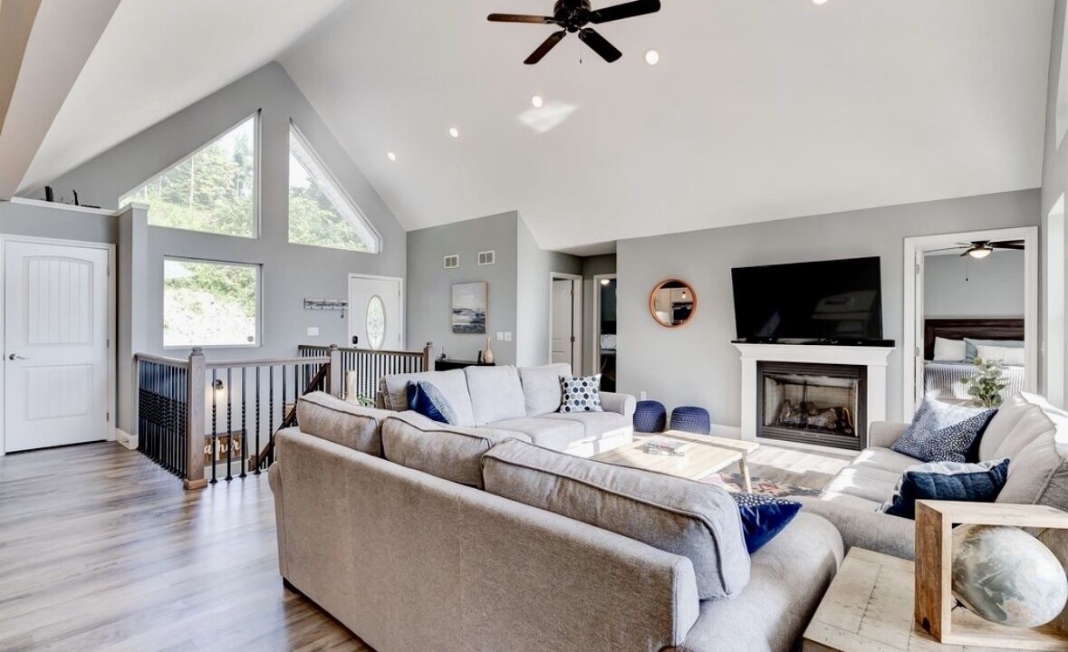 Photo of Livingroom in Lakeside Estates