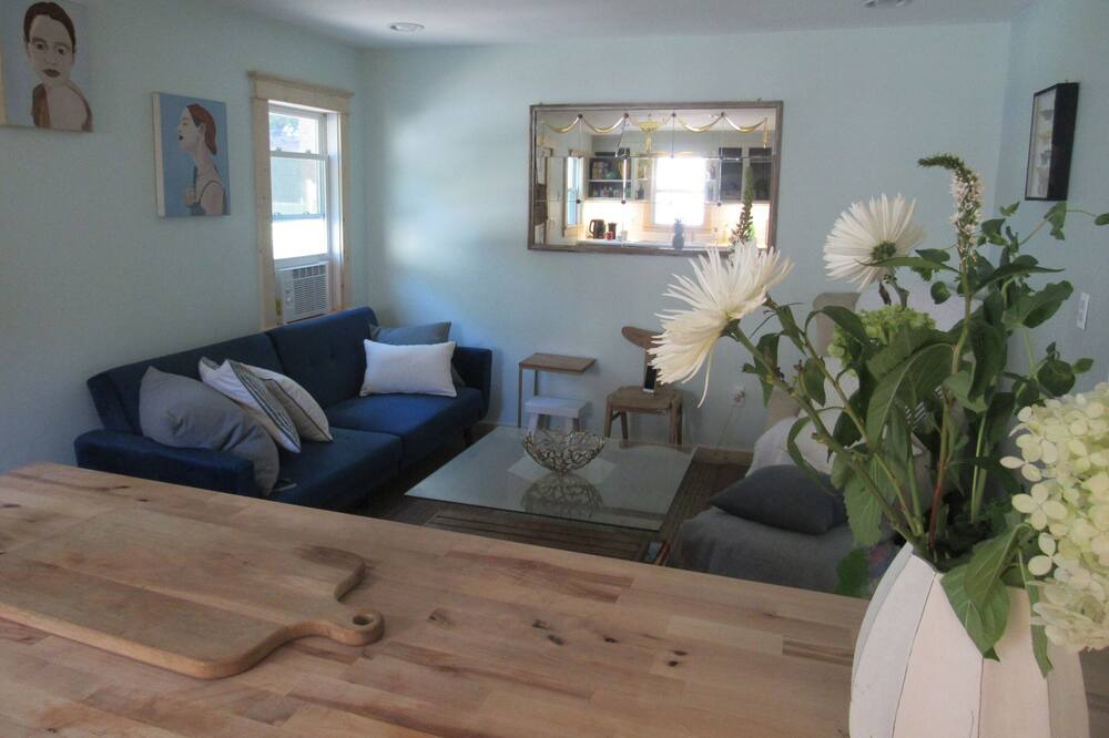 Photo of Livingroom in Kingston