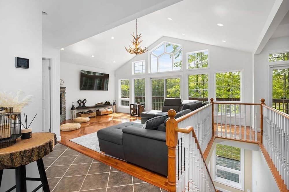 Photo of Livingroom in Lafontaine