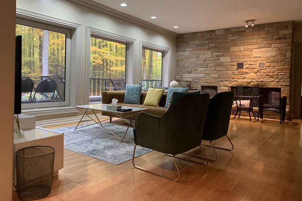 Photo of Livingroom in Whitchurch-Stouffville