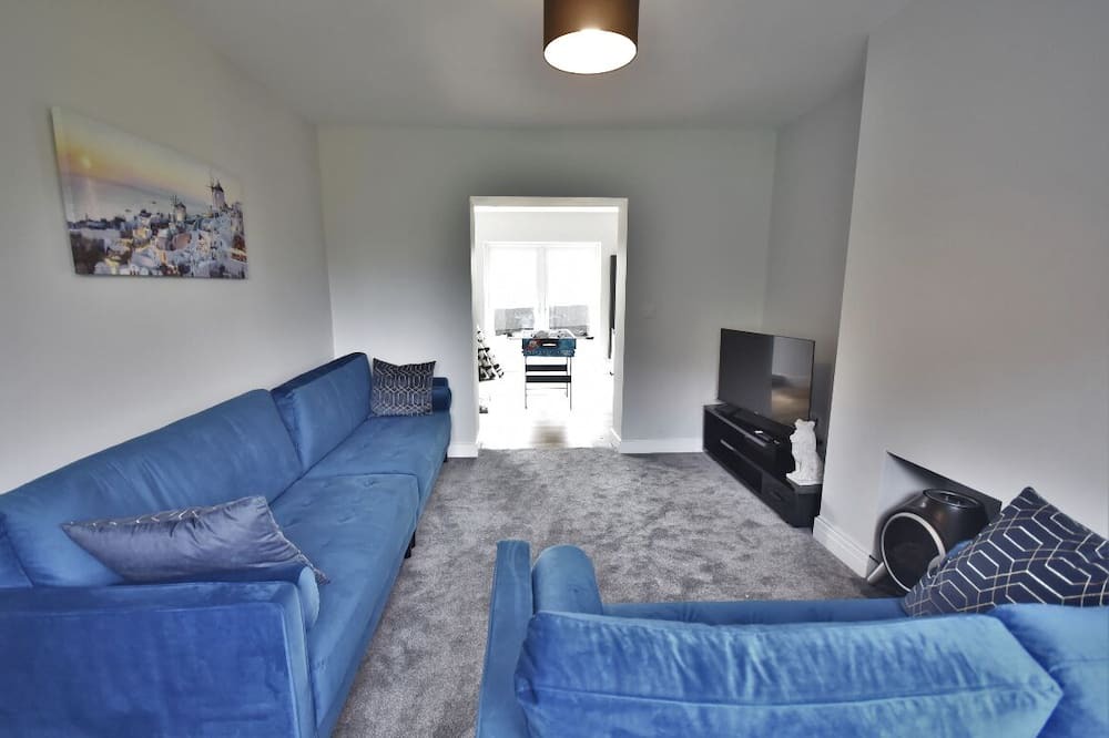 Photo of Livingroom in Little Washbourne