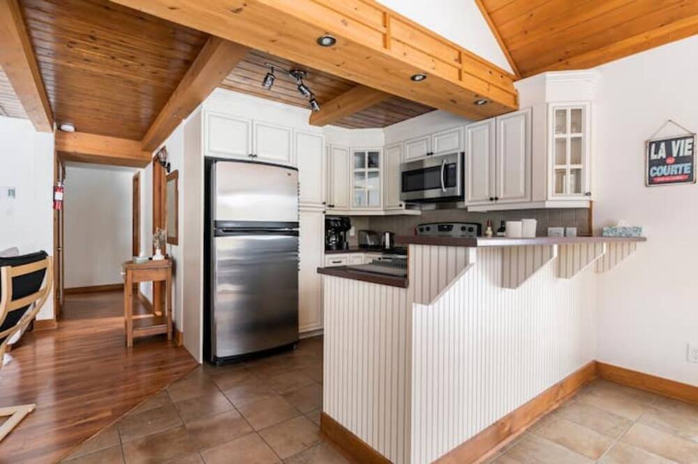 Photo of Kitchen in Sainte-Marguerite-du-Lac-Masson