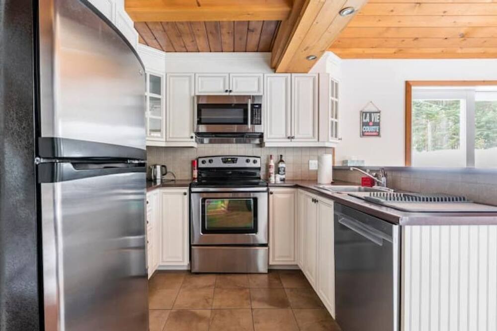 Photo of Kitchen in Sainte-Marguerite-du-Lac-Masson