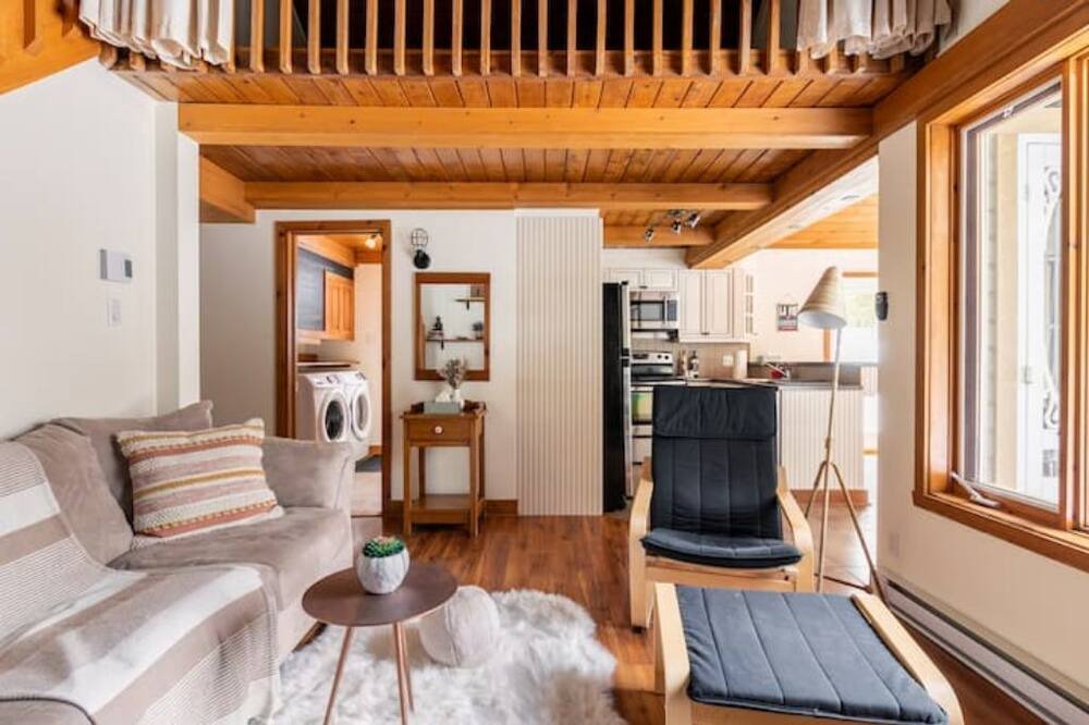 Photo of Livingroom in Sainte-Marguerite-du-Lac-Masson