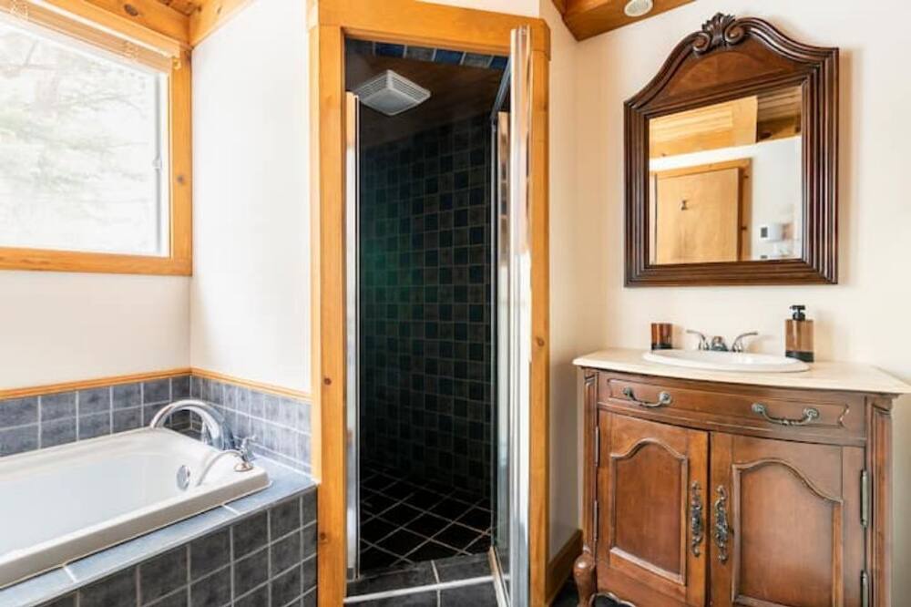 Photo of Bathroom in Sainte-Marguerite-du-Lac-Masson