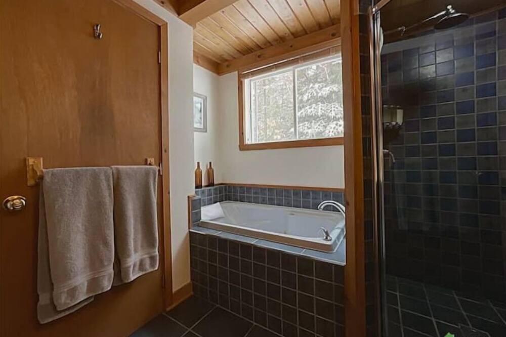 Photo of Bathroom in Sainte-Marguerite-du-Lac-Masson