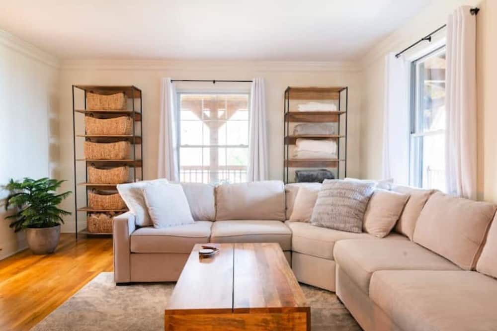 Photo of Livingroom in Port Jervis