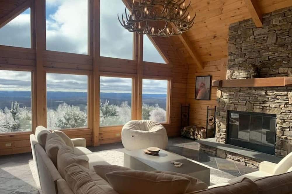 Photo of Livingroom in Port Jervis