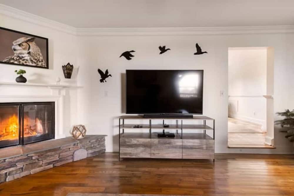 Photo of Livingroom in Port Jervis