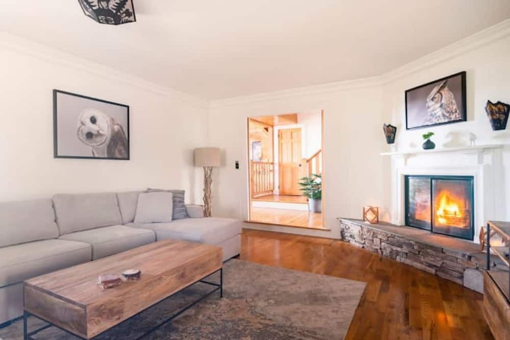 Photo of Livingroom in Port Jervis