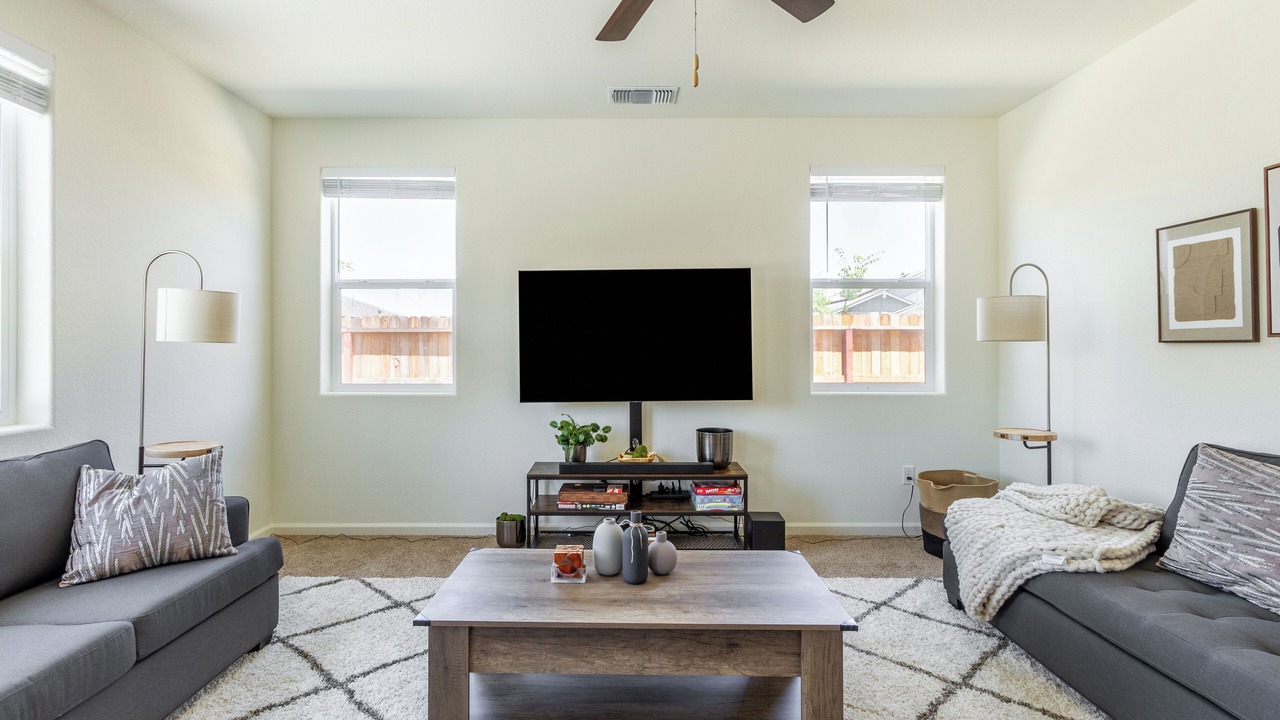 Photo of Others in Linda