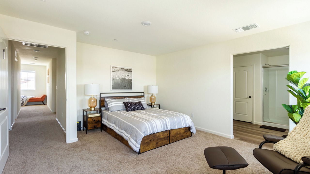 Photo of Others in Linda