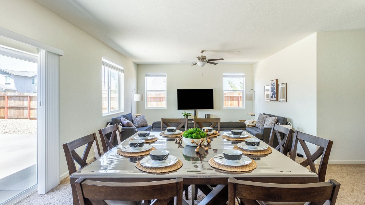 Photo of Others in Linda