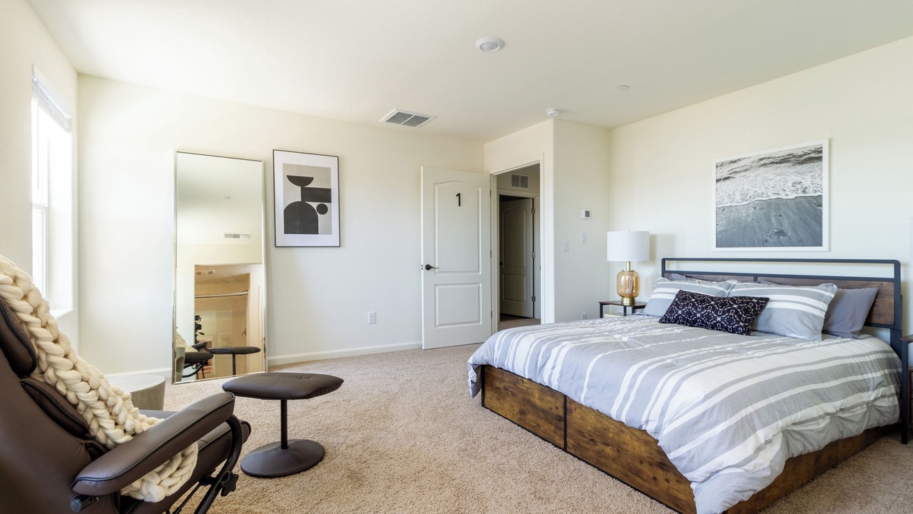 Photo of Others in Linda