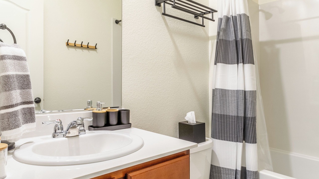 Photo of Others in Linda