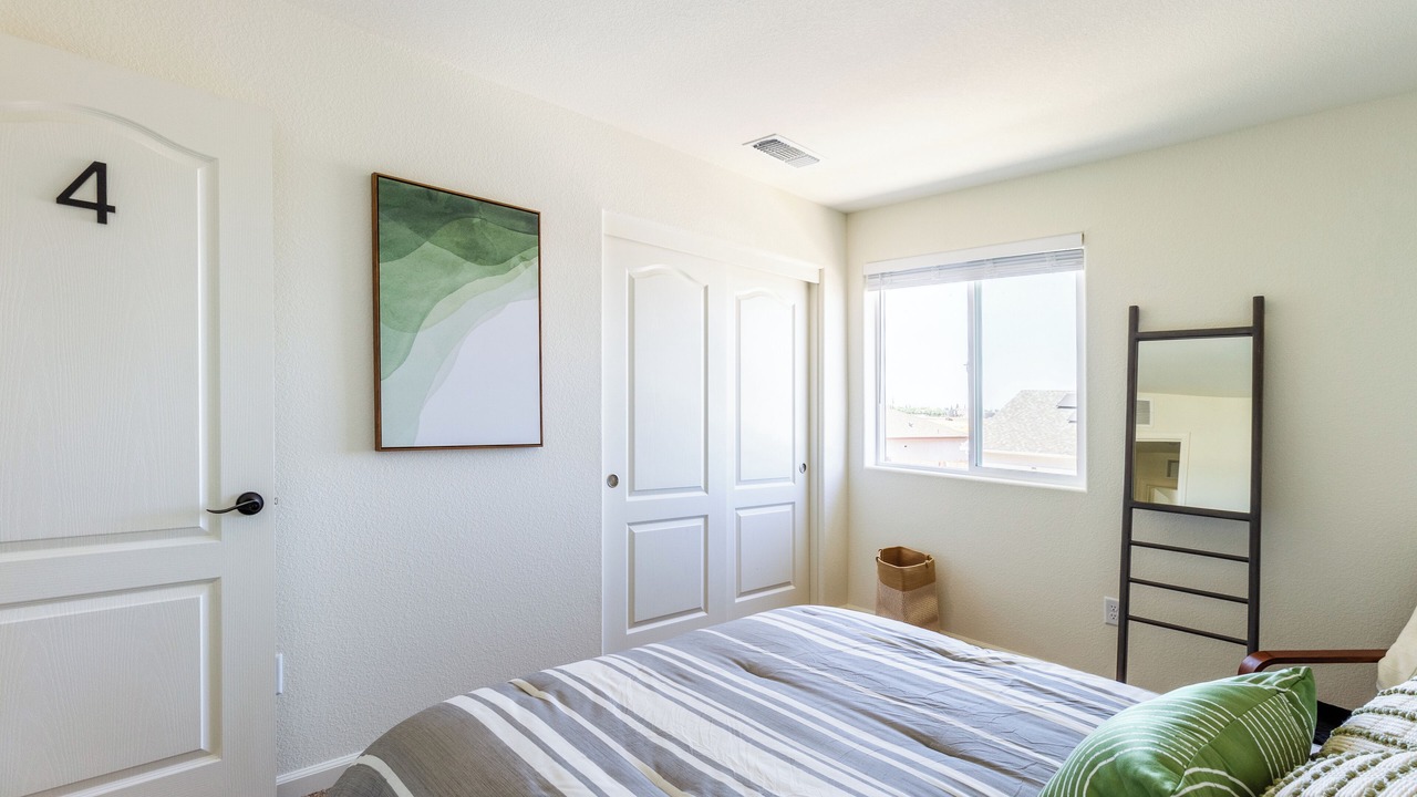 Photo of Others in Linda