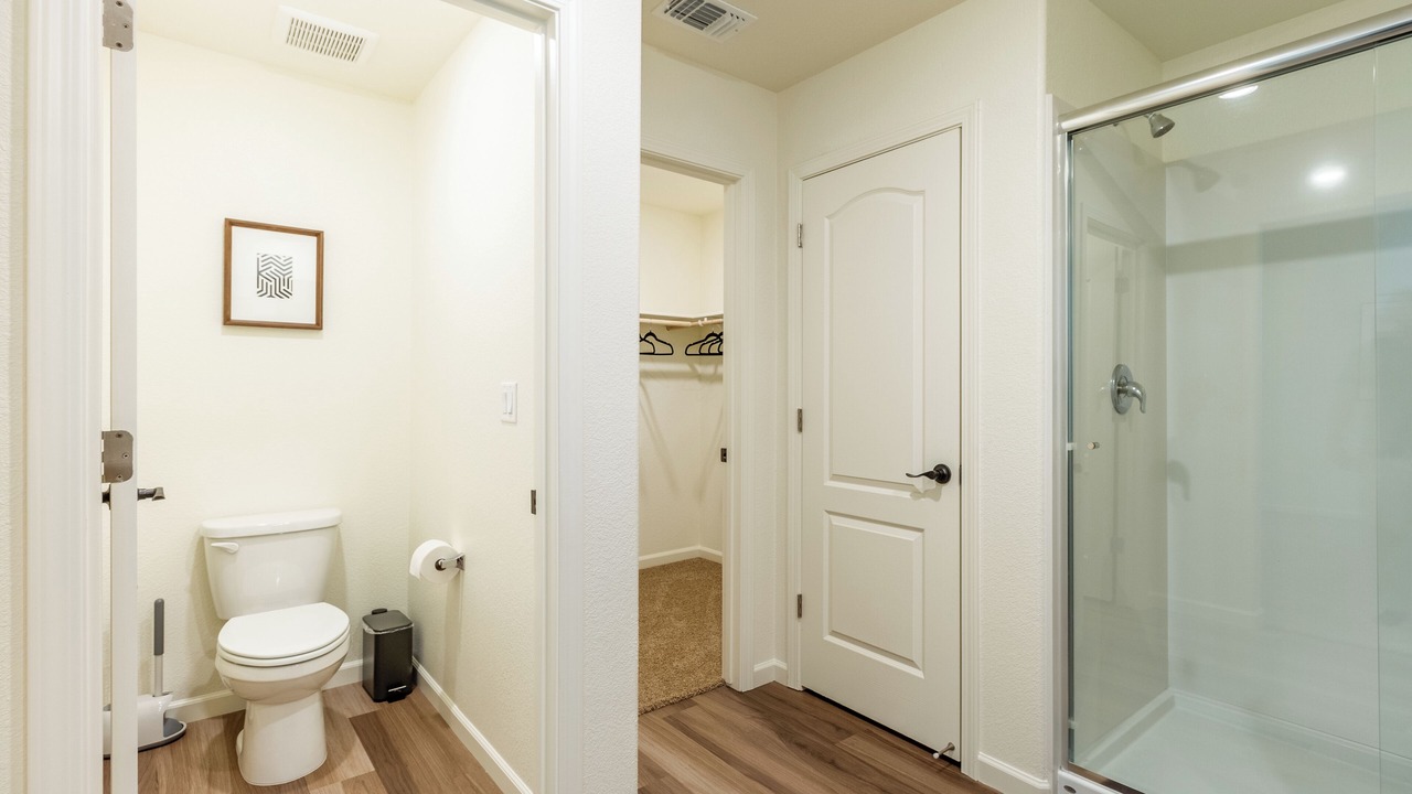 Photo of Others in Linda