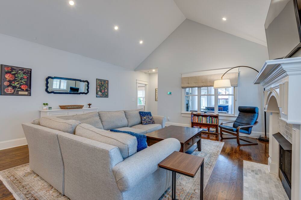 Photo of Livingroom in Green Hills