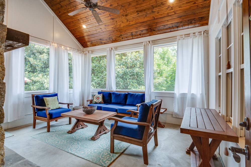 Photo of Livingroom in Green Hills