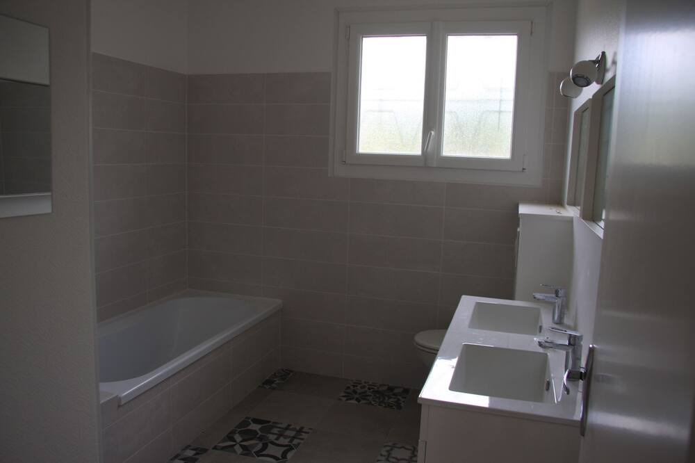 Photo of Bathroom in Etaules