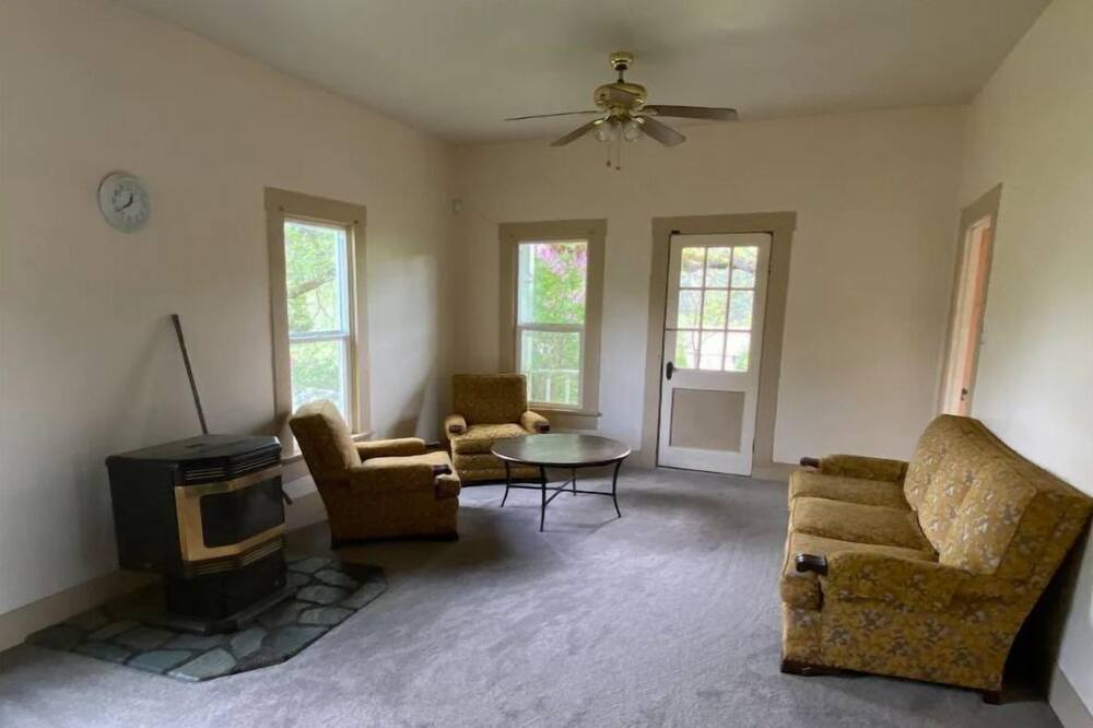 Photo of Livingroom in Central Point