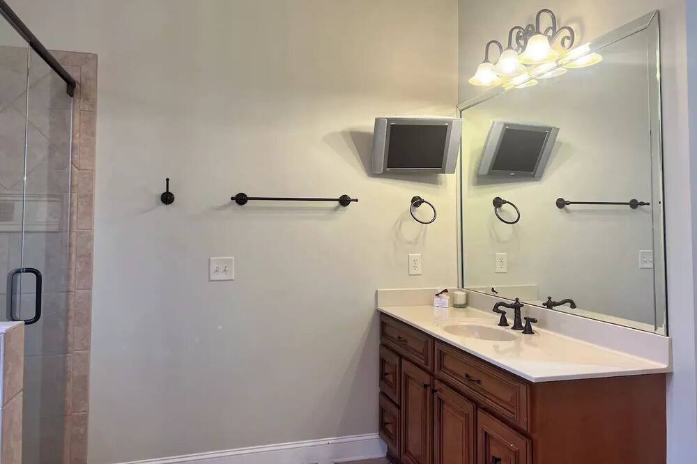Photo of Bathroom in Thompson's Station