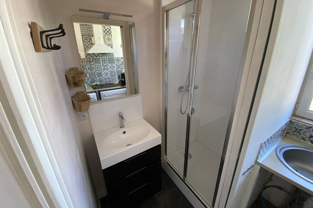 Photo of Bathroom in Lisieux