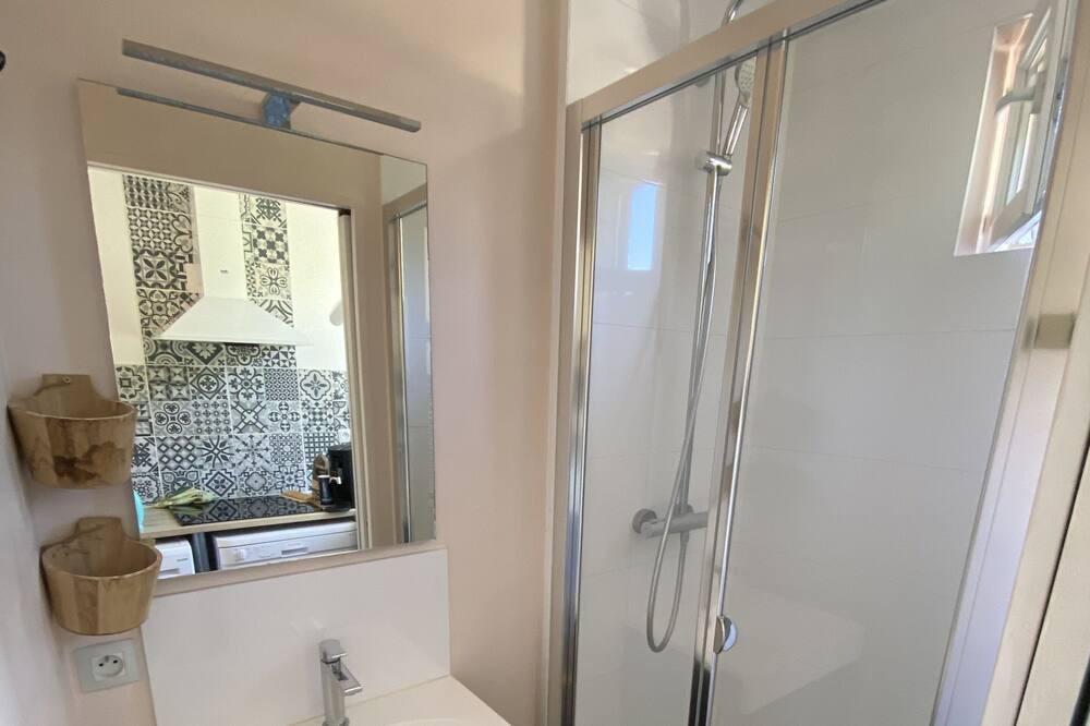 Photo of Bathroom in Lisieux