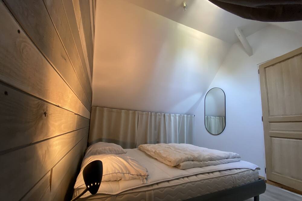 Photo of Bedroom in Lisieux