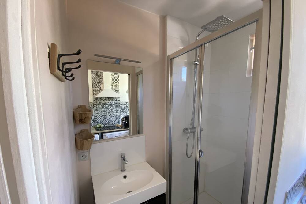 Photo of Bathroom in Lisieux